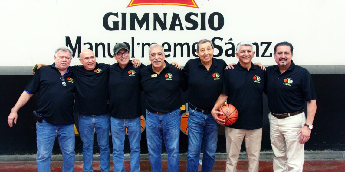 Respaldan leyendas del basquetbol de la UANL a nuevas generaciones