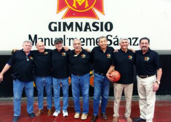 Respaldan leyendas del basquetbol de la UANL a nuevas generaciones