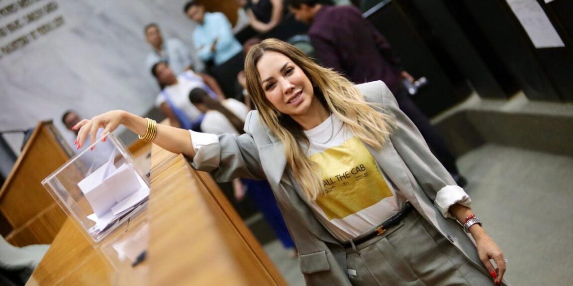 Va Perla Villarreal por fumigación y mantenimiento de escuelas públicas