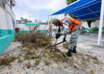 Más de 340 elementos de la Guardia Nacional se sumaron a limpiar escuelas