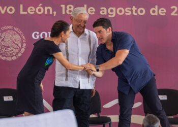 Abuchean a Samuel en visita de AMLO y Claudia