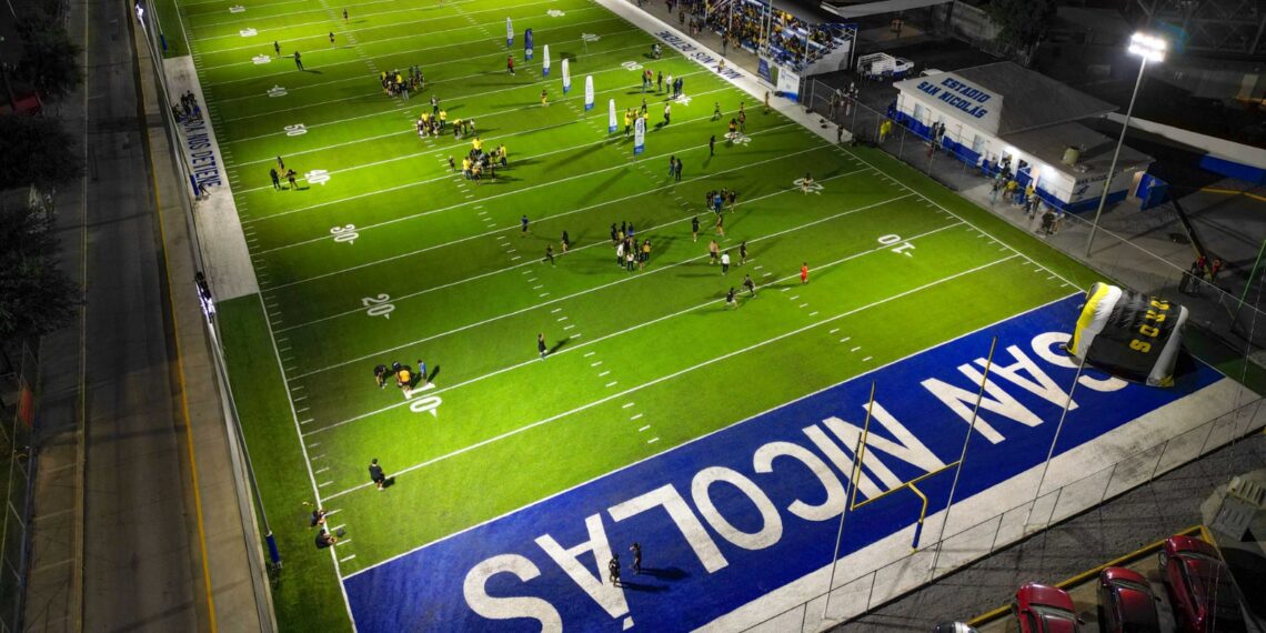 Inaugura San Nicolás estadio de fútbol americano