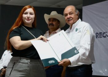 Entrega estado títulos de propiedad de ejidatarios de China y Los Ramones