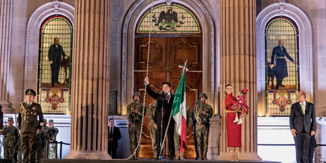 Celebran regios Noche Mexicana