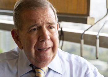 Fiscalía de Venezuela solicita detención del opositor Edmundo González