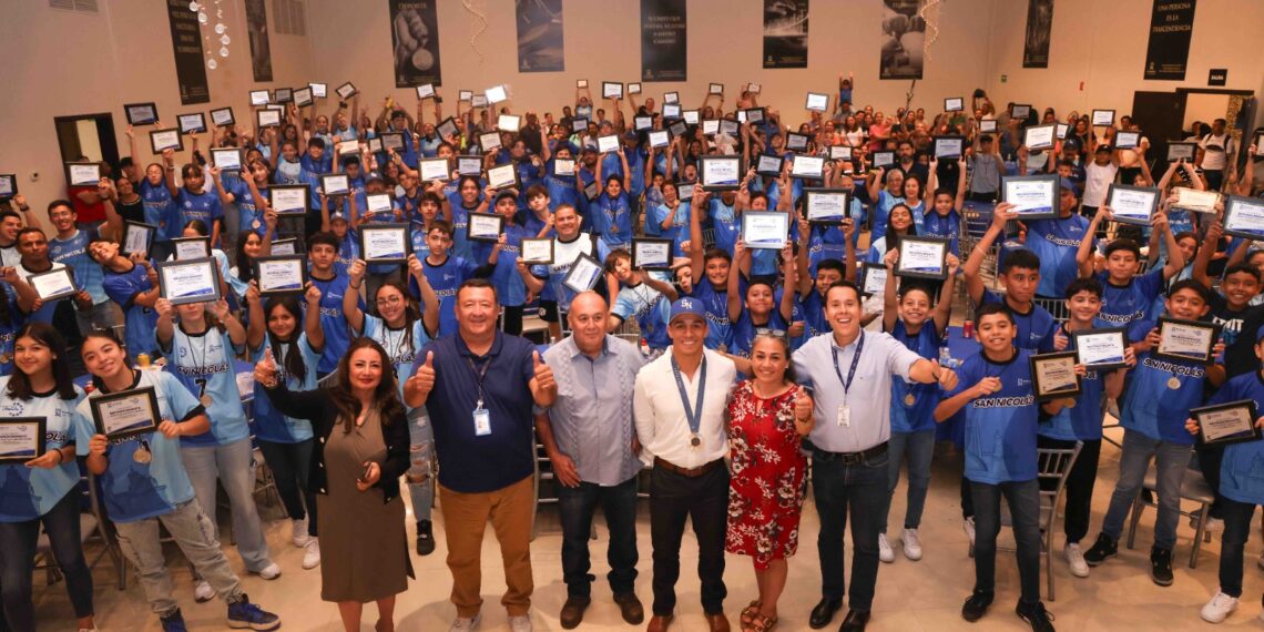 Rinde homenaje SN a medallista olímpico