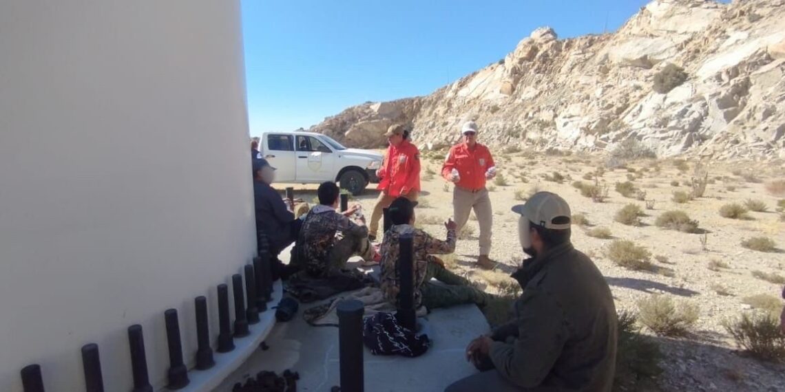 Rescatan a migrantes abandonados en el desierto