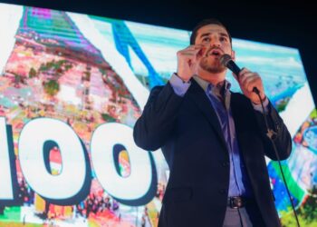 Se despide Patricio Lozano en su último informe en Pesquería