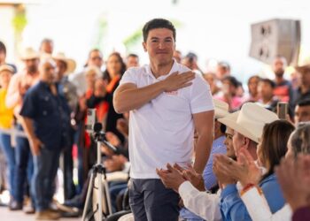 Comparte Samuel su informe por internet