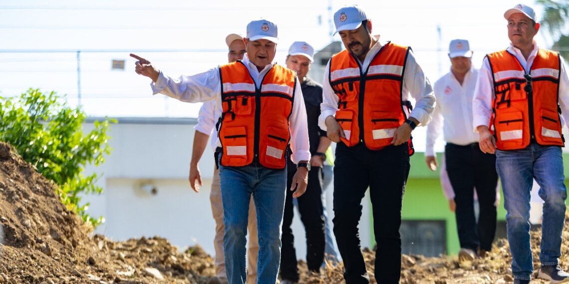 Arranca Héctor García el desazolve del Arroyo Las Tinajas.