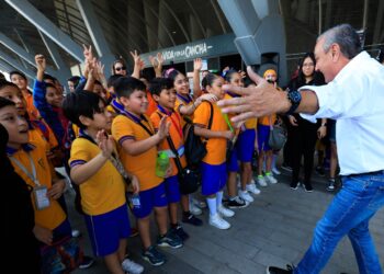 Acuden alumnos de Guadalupe como invitados especiales a la FIL