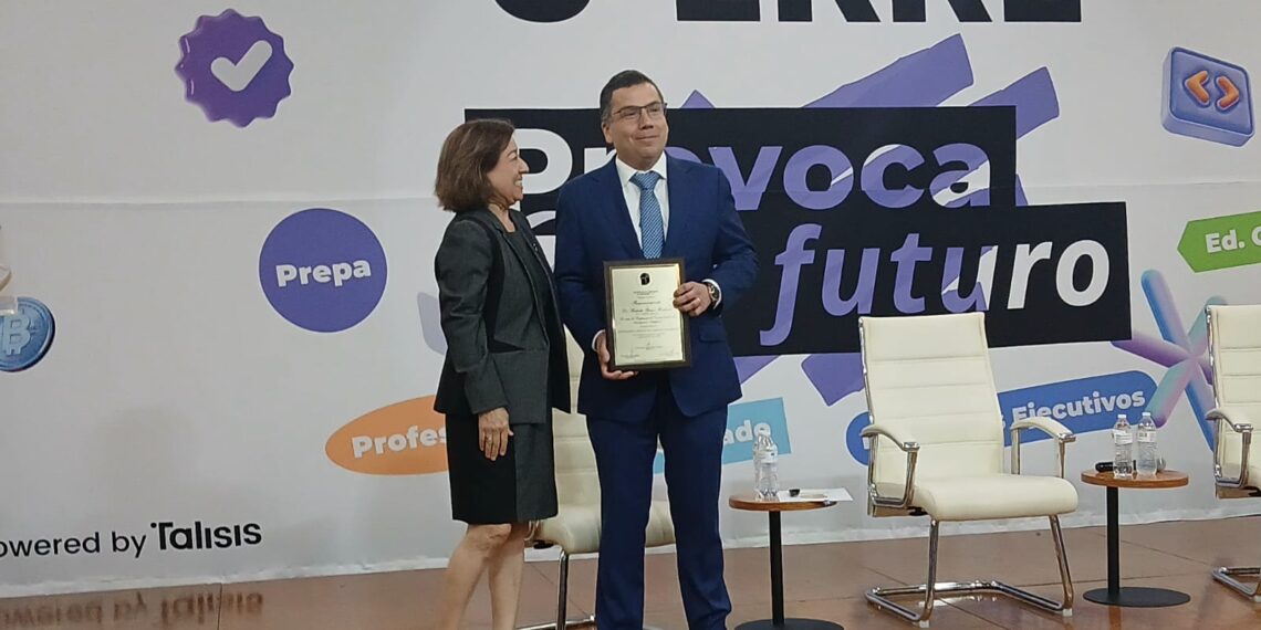 Destacan ventajas del factor humano frente a la IA en el ejercicio de la Abogacía