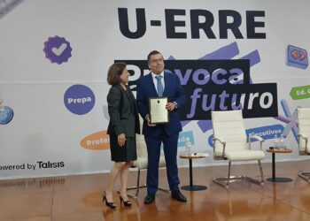 Destacan ventajas del factor humano frente a la IA en el ejercicio de la Abogacía