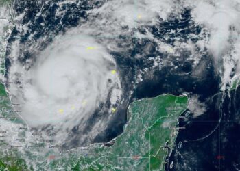 Milton ya es huracán y podría llegar a Nuevo León