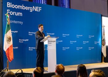 Presume Samuel García a Nuevo León en foro internacional