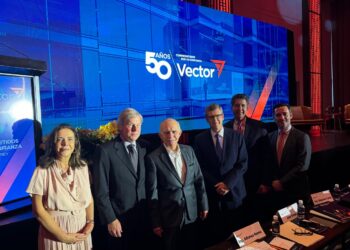Vector Casa de Bolsa refuerza su compromiso con inversionistas