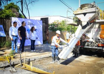 Reanudan rehabilitación de pavimento en calle Óscar F. Castillón