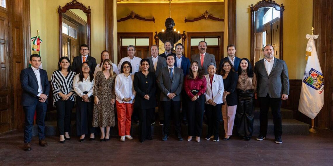 Diputados del PRI y PAN desaíran comida con Samuel García