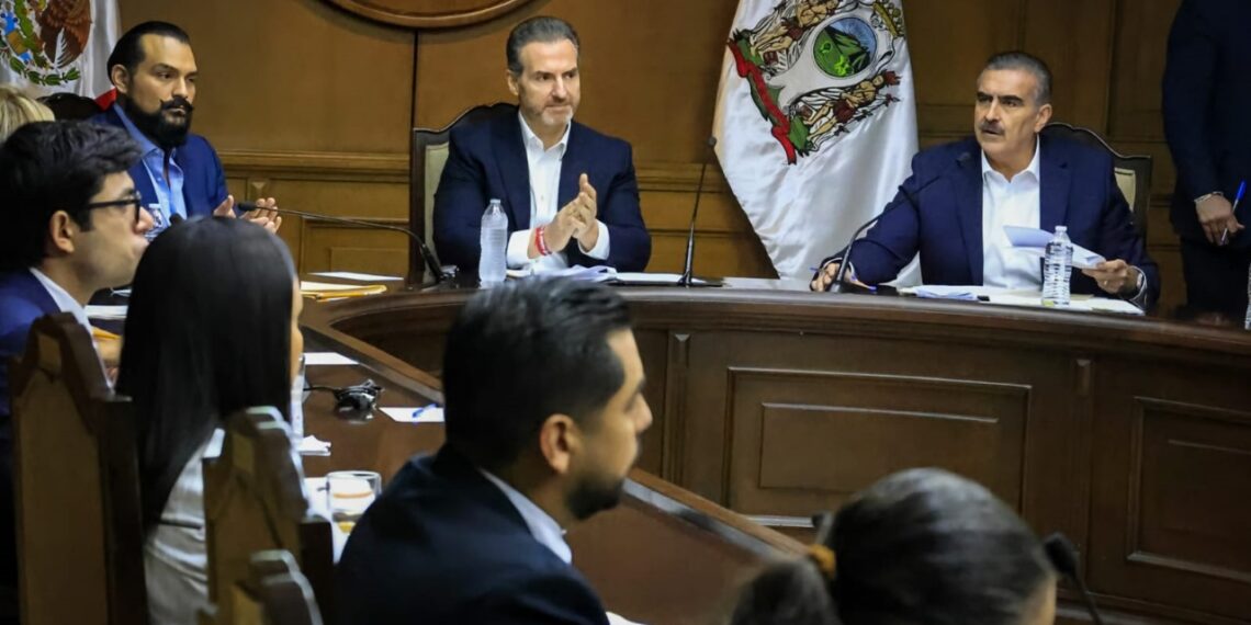 Adrián seguirá de cerca problemas de agua en Monterrey