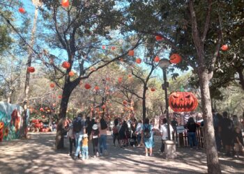 Abarrotan regios el Parque de las Calabazas