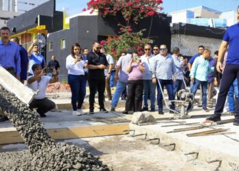 Monterrey retoma retiro de cables y mejora pavimento en Col. Tecnológico