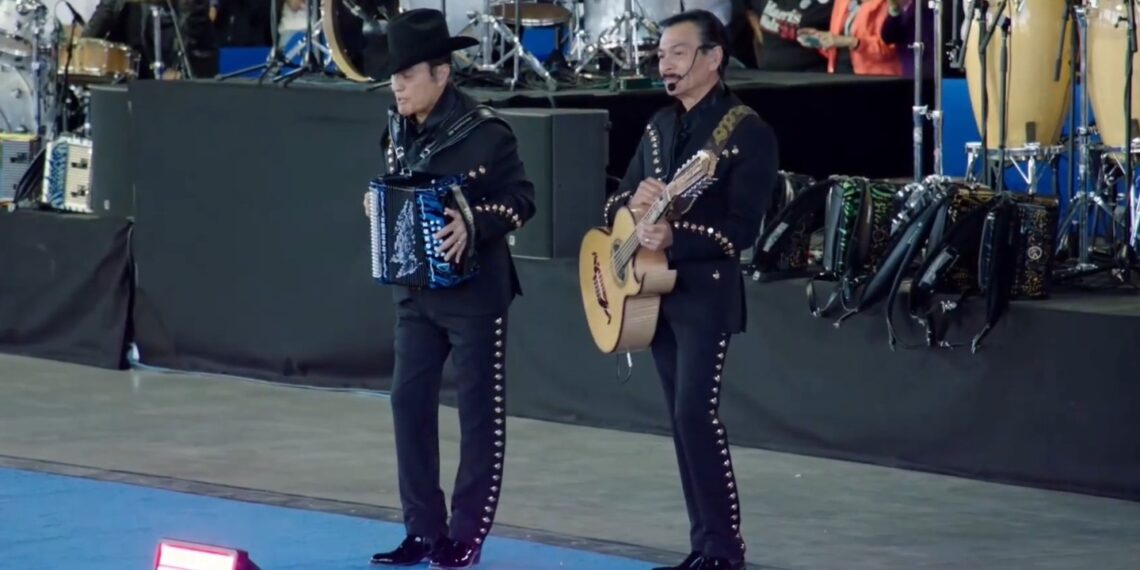 Los Tigres del Norte abren mitin de Kamala Harris
