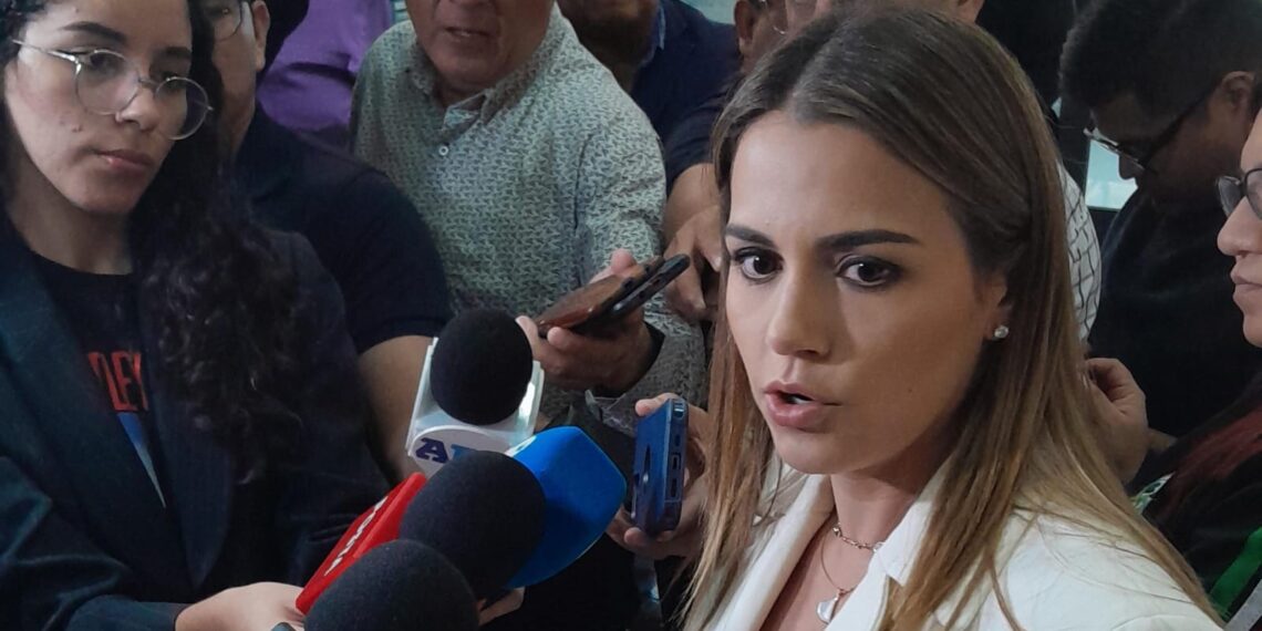 Lorena de la Garza condena el “tarifazo“ en el transporte público de Nuevo León