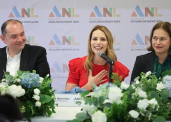 Firma presidenta de DIF Monterrey agenda con otros sistemas Municipales