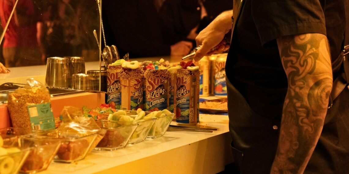 Sol Clamato se pone en “Modo Tranqui” y sorprende a oficinistas