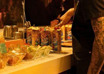 Sol Clamato se pone en “Modo Tranqui” y sorprende a oficinistas