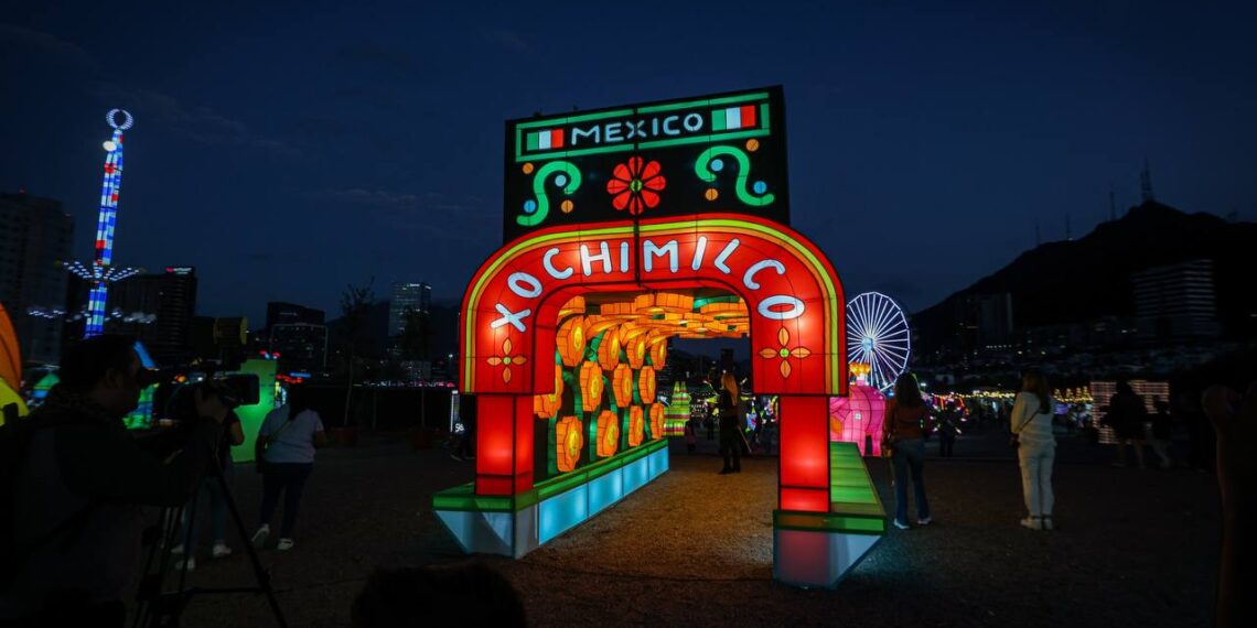 Navidad Mexicana en Luztopía: Un Festival de Luces y Tradiciones