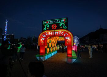 Navidad Mexicana en Luztopía: Un Festival de Luces y Tradiciones