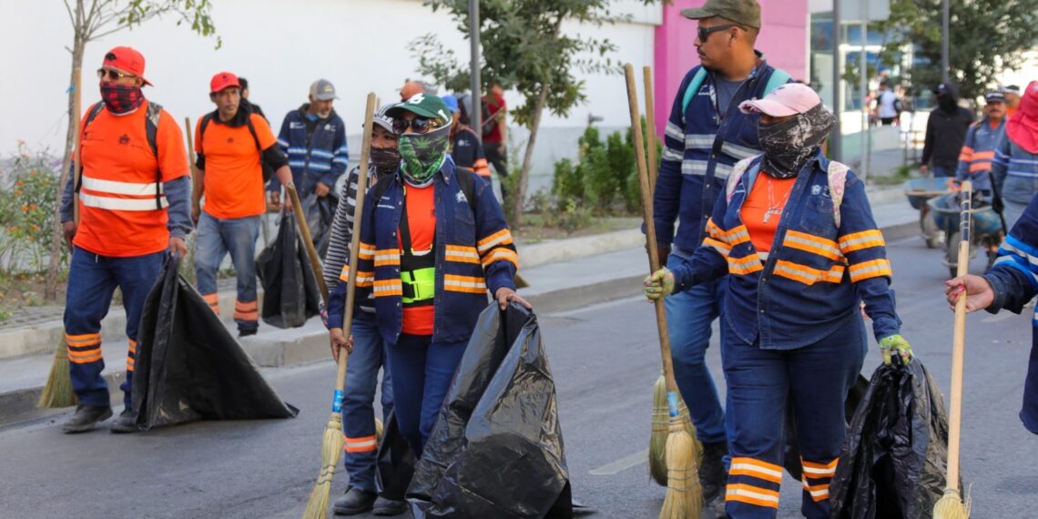 Retiran 2 toneladas de basura tras desfile revolucionario