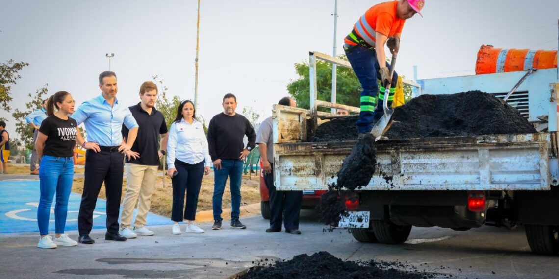 Lleva Adrián programa de reforestación a Plaza del barrio San Carlos