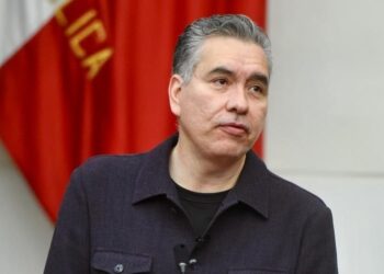 Waldo reitera su compromiso con la transición energética en el Senado