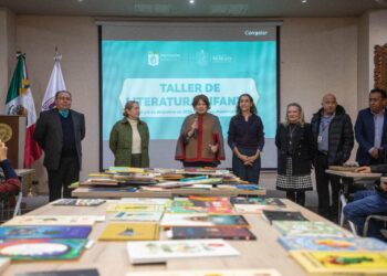 Reciben docentes capacitación sobre literatura infantil