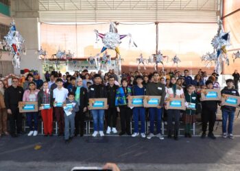 En el marco de la Red STEM entregan dispositivos electrónicos a estudiantes