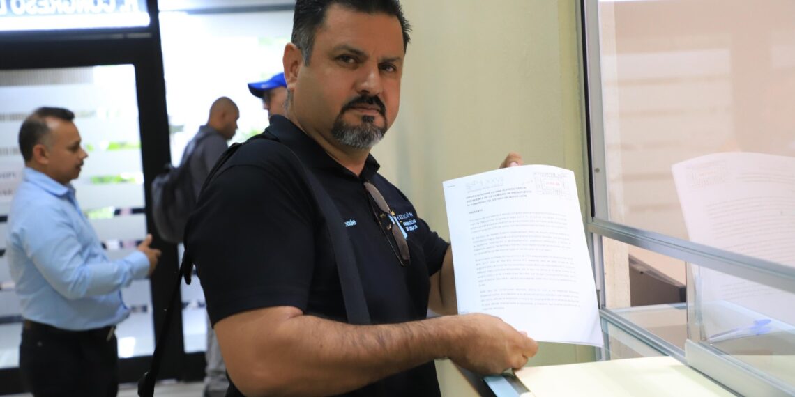 Maestros de inglés solicitan reconocimiento en el presupuesto