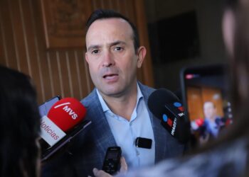 Carlos de la Fuente solicita información complementaria para proyectos de movilidad