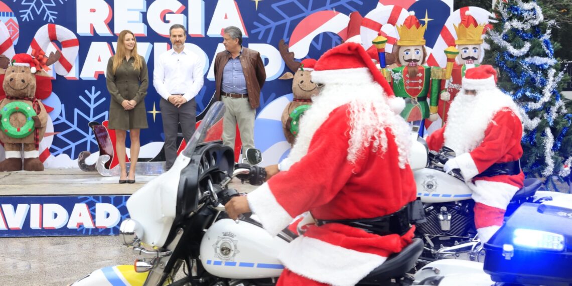 Santas en moto recorren el centro de Monterrey