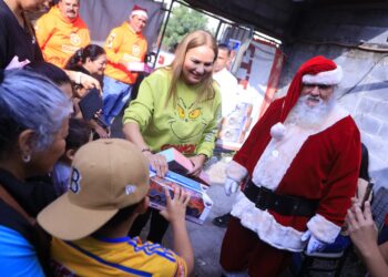 Santa Claus lleva sonrisas a Guadalupe