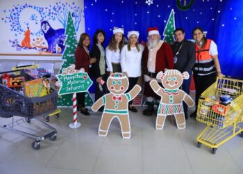 Lleva Guadalupe juguetes a niños del Materno Infantil