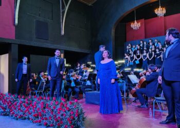 MOS emociona hasta las lágrimas en apertura del ciclo de opera