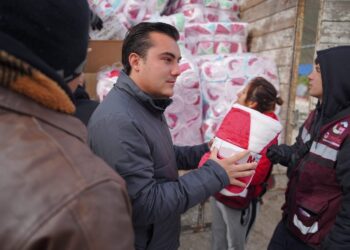 Manuel Guerra lleva alegría y abrigo a comunidades vulnerables de garcía por el Día de Reyes