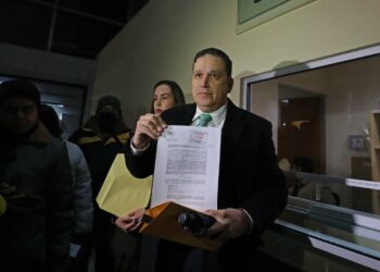 Estado entrega veto del Gobernador al alza del predial en Monterrey