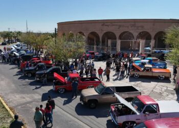 Agualeguas fue “invadido” por camionetas clásicas