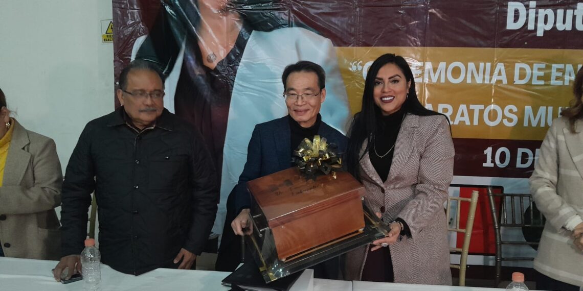 Donan Adriana Quiroz y Embajada de Taiwán sillas de ruedas y aparatos de movilidad