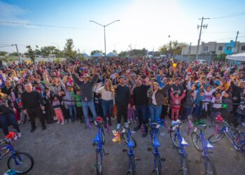 Celebra Samuel García el Día de Reyes con regalos y apoyos en El Carmen, Nuevo León