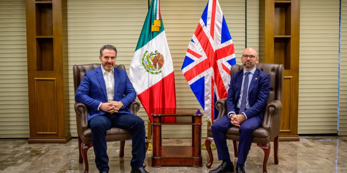 Recibe Adrián de la Garza visita del cónsul de Gran Bretaña