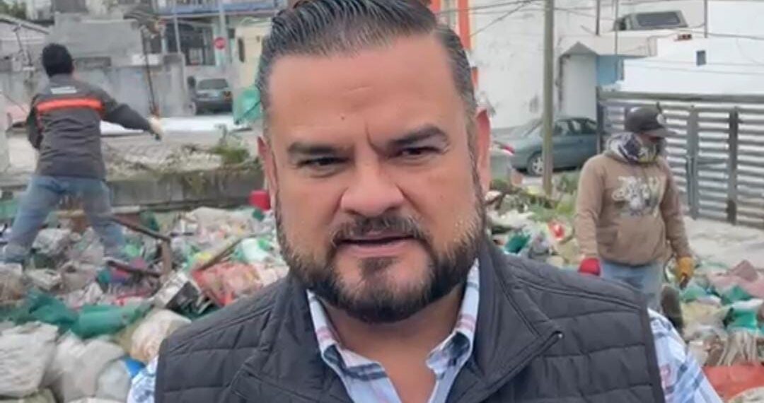 Van autoridades de Cadereyta a clausurar tiradero de basura en casa